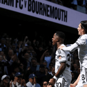 爆大冷！0-1！英超劲旅倒下，埃梅里不敢相信，塞塞尼翁立大功