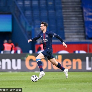 法甲第26轮：巴黎3-0完胜南特 克瓦拉茨赫利亚点射+凌波微步双响