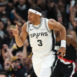 马刺队史第二人！凯尔登获最佳第六人 比肩吉诺比利