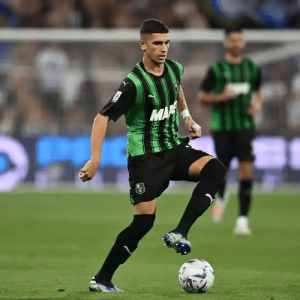 意甲焦点战：萨索洛VS科莫，黑马能否再克“无欲”之师？