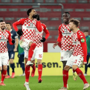 德甲焦点战：美因茨VS拜仁，豪门碾压还是黑马逆袭？