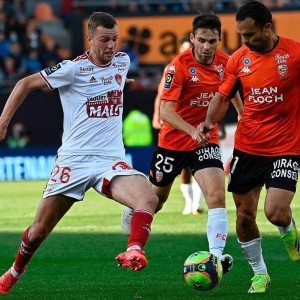 布雷斯特稳居中游无欲无求，朗斯奋力追逐法甲冠军宝座！