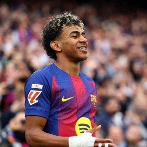 1:0！西甲争冠战，亚马尔破门+伤退，巴萨半场领先，有望九分领跑