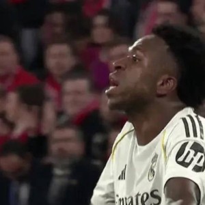 皇马内讧？两名亿元巨星激烈争执！维尼修斯怒怼贝林：“闭嘴！”